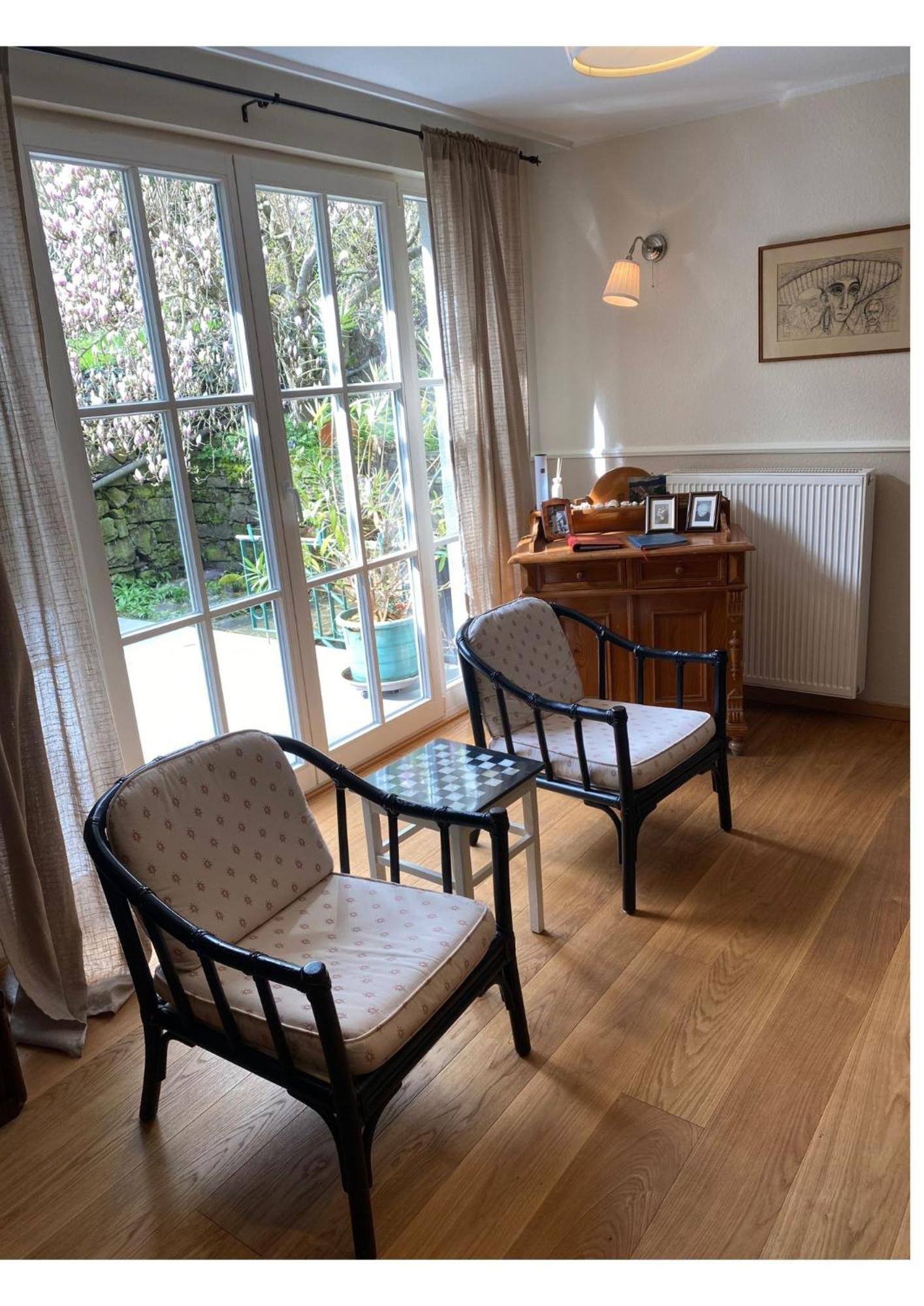 Eine Gemuetliche Ferienwohnung Mit Garten Bad Karlshafen Exterior photo